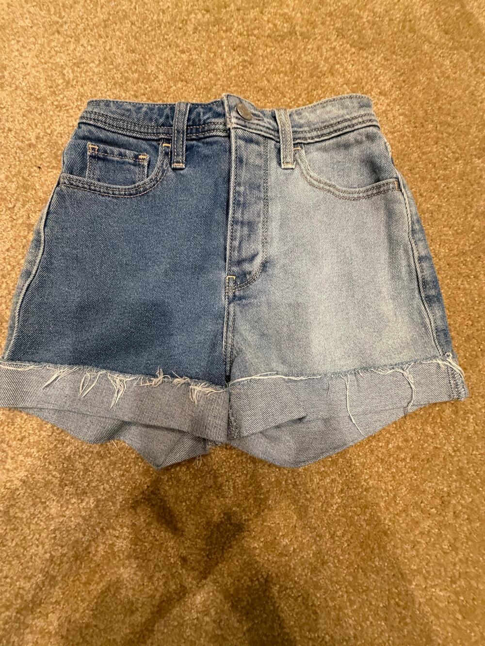 Women’s Hollister Ultra High Rise Mom Shorts Two Toned Size 00/23W